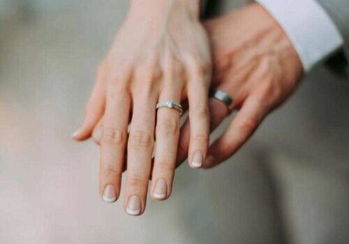 婚后父母给的钱属于共同财产吗